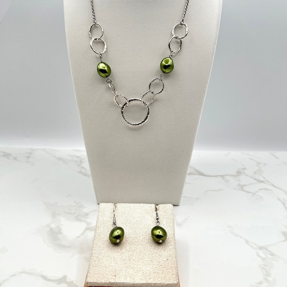 Vintage Silver-Tone Green Beaded Intertwined Lead Role Necklace Earrings Set Y2K
